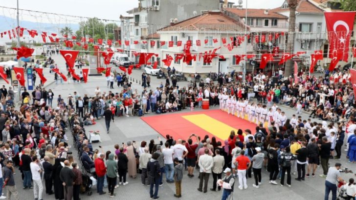 Mudanya”Da Kutlamalar Resmi Törenle Başladı