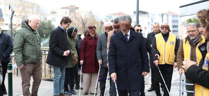 Gemlik’te Görme Engelliler İçin Farkındalık Etkinliği Düzenlendi